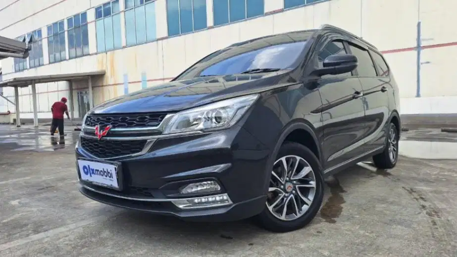 Wuling Cortez 1.5 CT L Bensin-AT 2021 Hitam