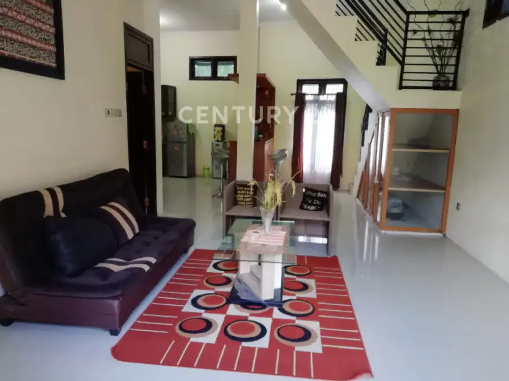 Villa Asri Bersih Terawat 2 Lantai Di Pedesaan