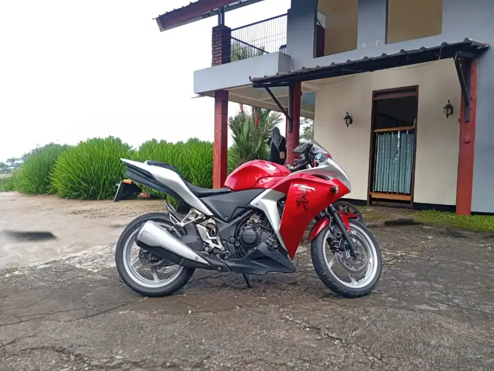 Honda CBR 250cc merah