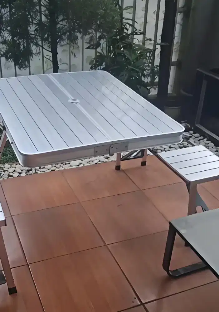 Meja lipat bahan alumunium