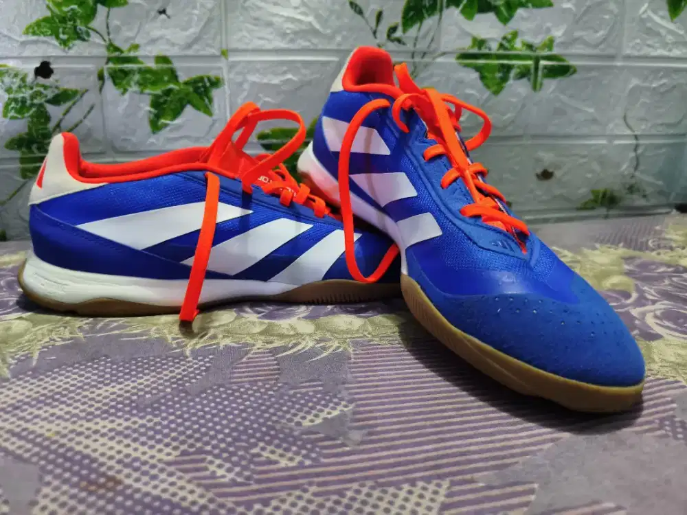 Sepatu futsal adidas predator baru sekali pakai