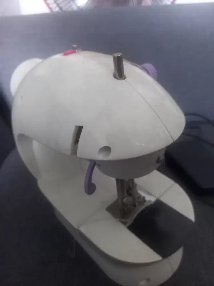 Mesin jahit mini portable