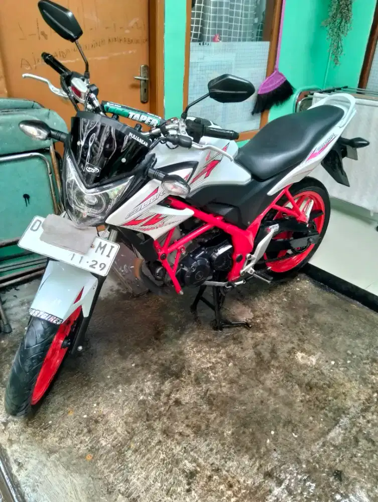Motor Honda cb R 150
