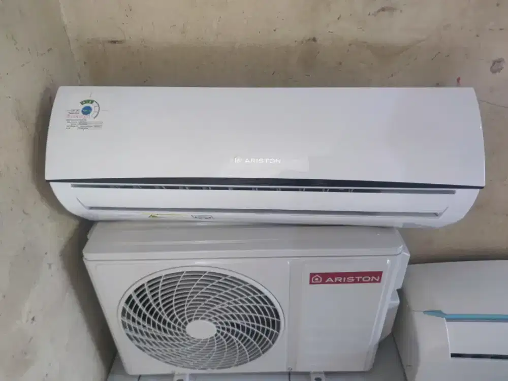 Ac ariston 1/2pk baru 4 bulan pakai bergaransi