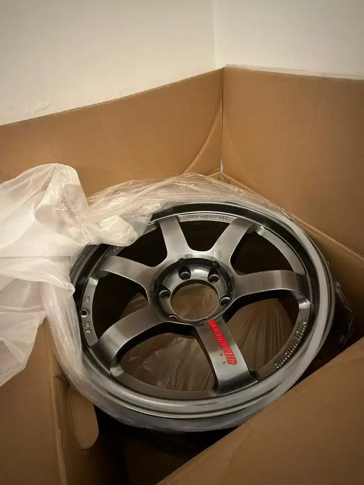 BARU Velg TE37 flow forming R18 PCD 6 Gunmetal Fortuner Pajero