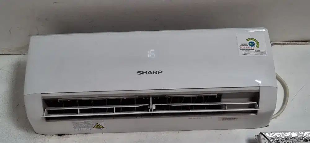 Dijual AC second merk sharp 1/2 PK