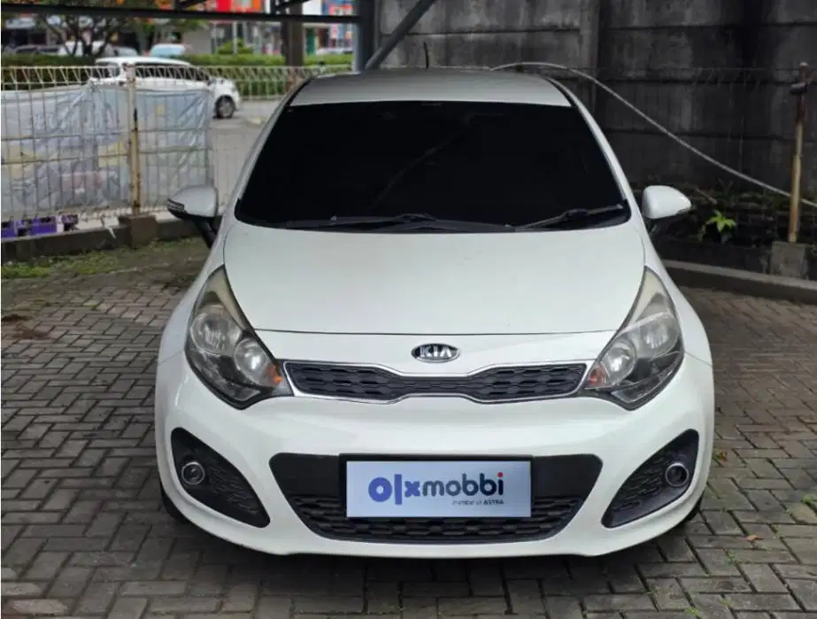 Kia Rio 1.4 Bensin-AT 2014 Putih