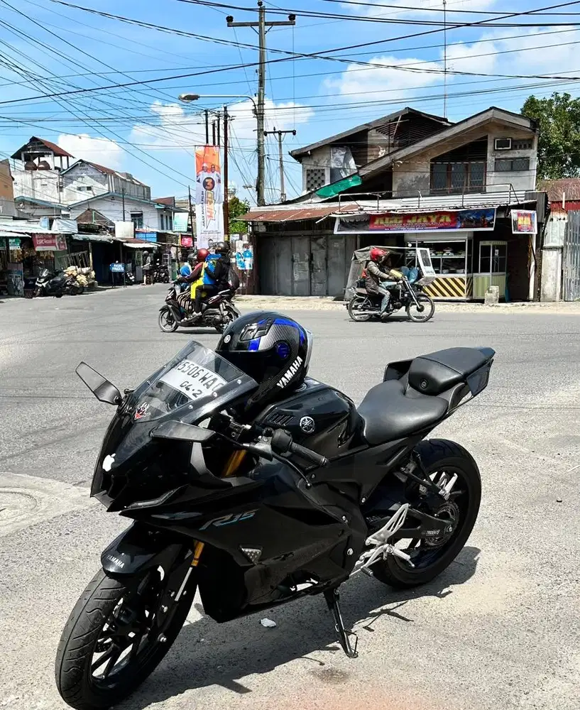 Motor R15 150 Black Glossy