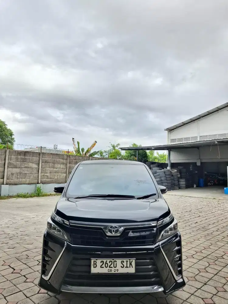 Voxy 2019 matic. Km 54rb antik