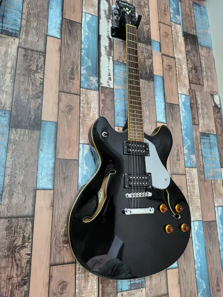 Gitar hollowbody Washburn murah