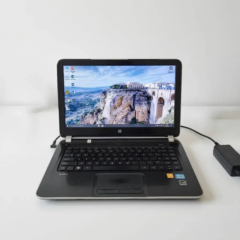 Laptop HP pavilion 14 intel core i3 - GPU Radeon HD8600 2GB - Win10pro