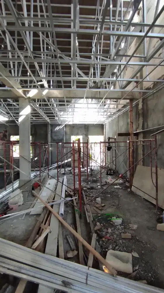 Aplikator pasang rangka atap galvalum