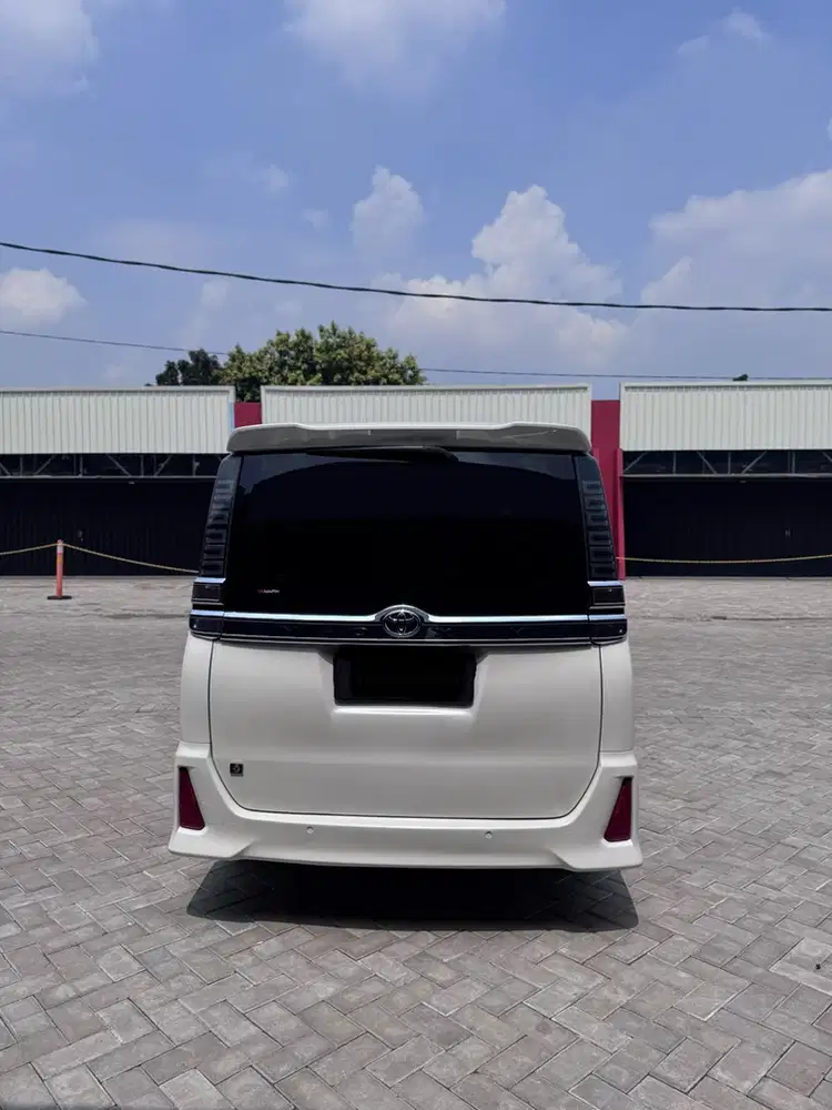 Toyota Voxy 2021 Bensin