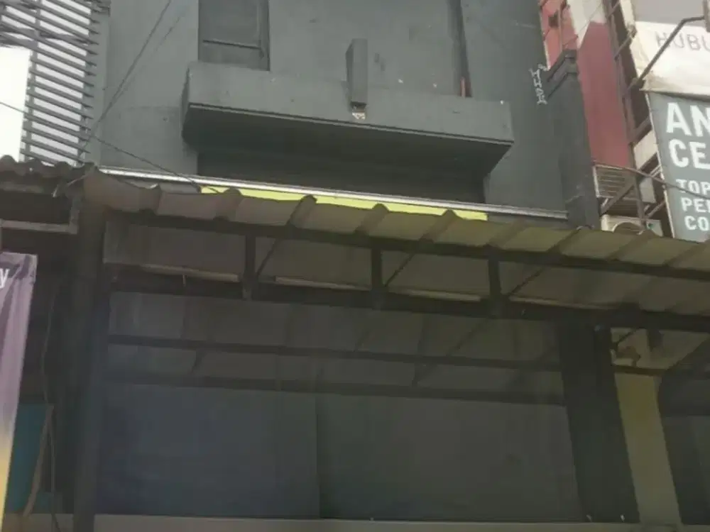 Disewa Ruko 3 Lantai di Bulevard Hijau Harapan Indah