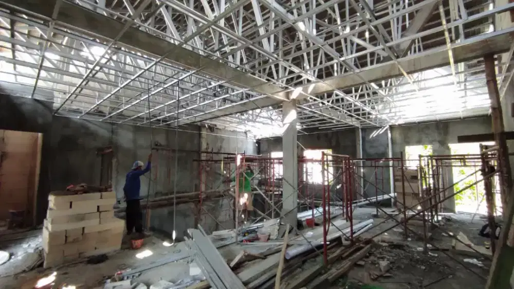 Aplikator pasang rangka atap galvalum