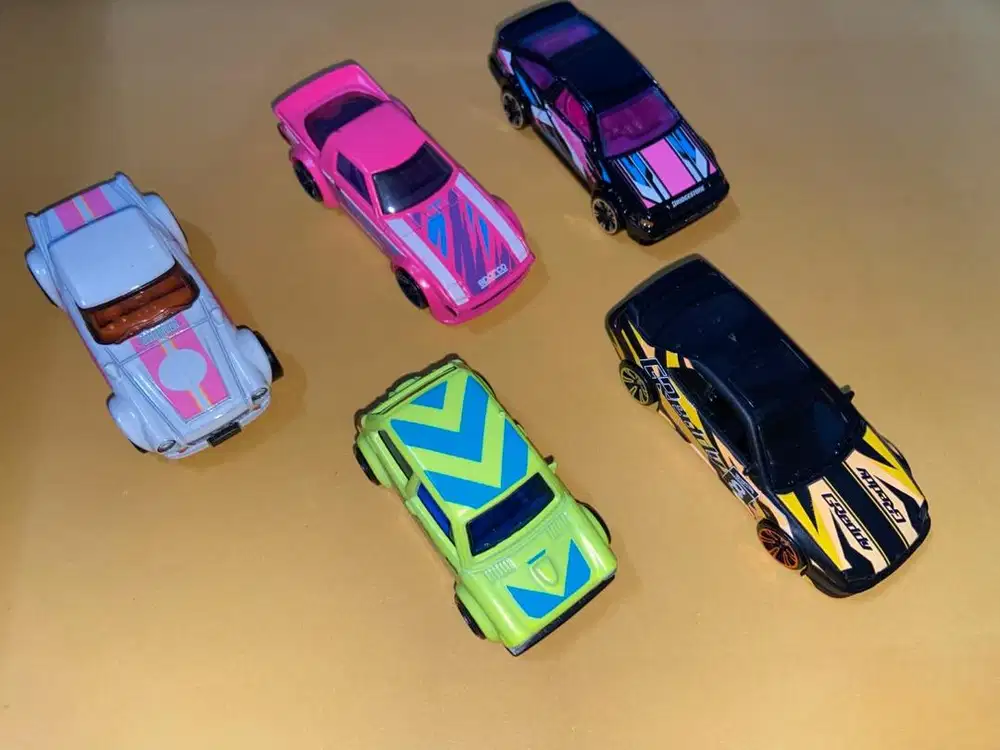 Hot wheels neon speeders 5 car