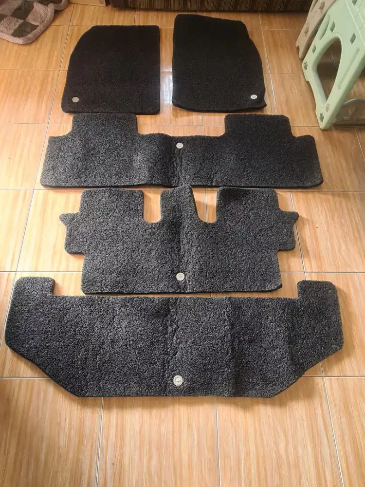 Karpet mobil pori pori