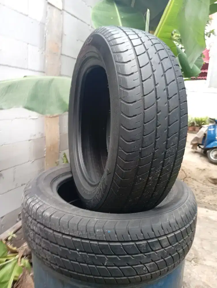 Dijual dua buah ban Dunlop sport 2030 185/60/R15
