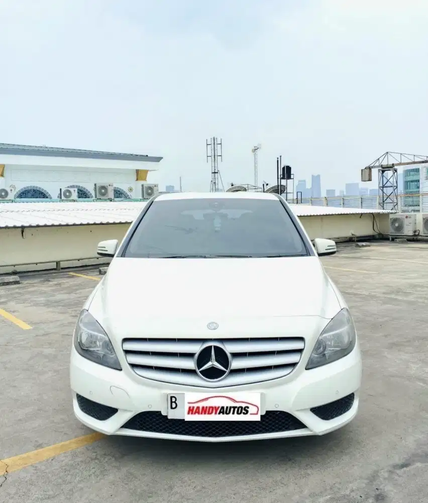 Mercedes Benz B200 Tahun 2013 Automatic Putih Metalik