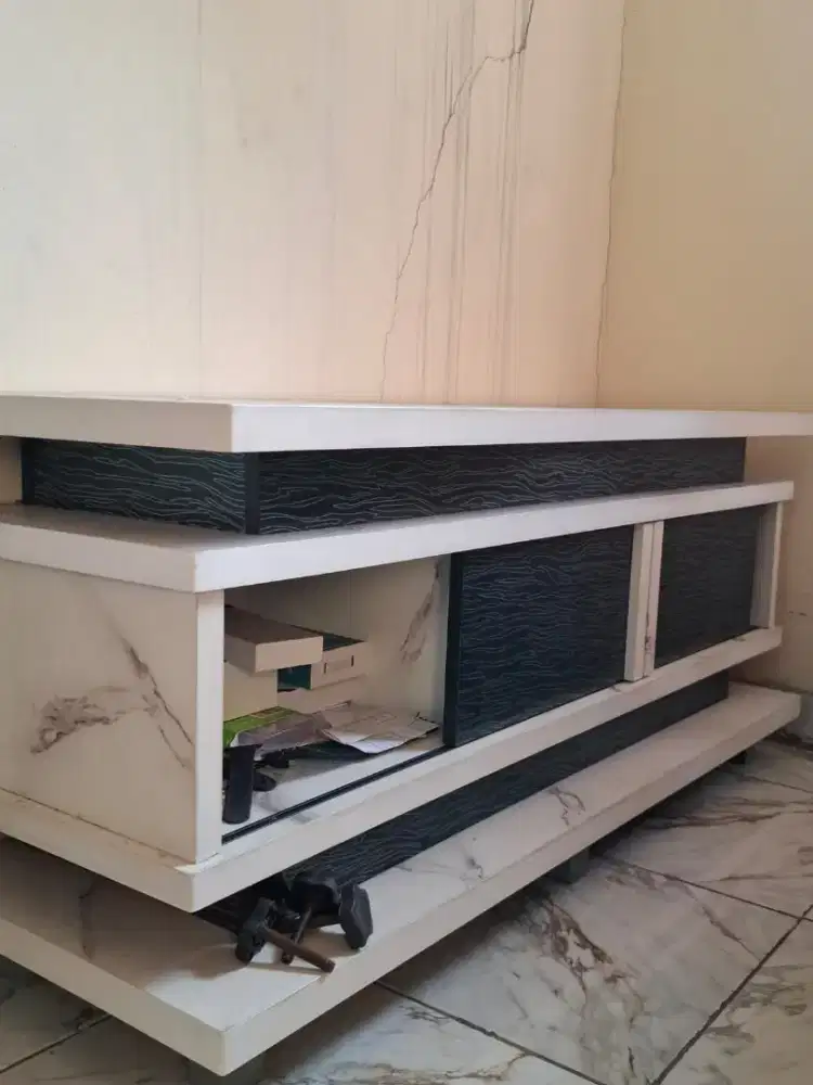Dijual Buffet TV warna abu-abu