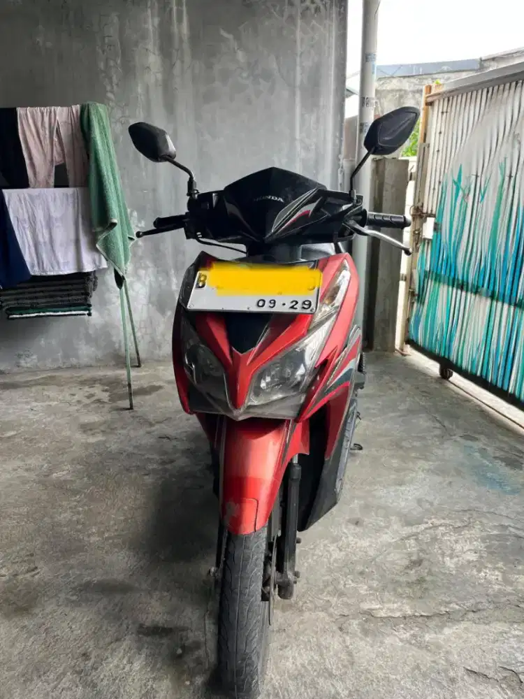 Vario 125 warna merah