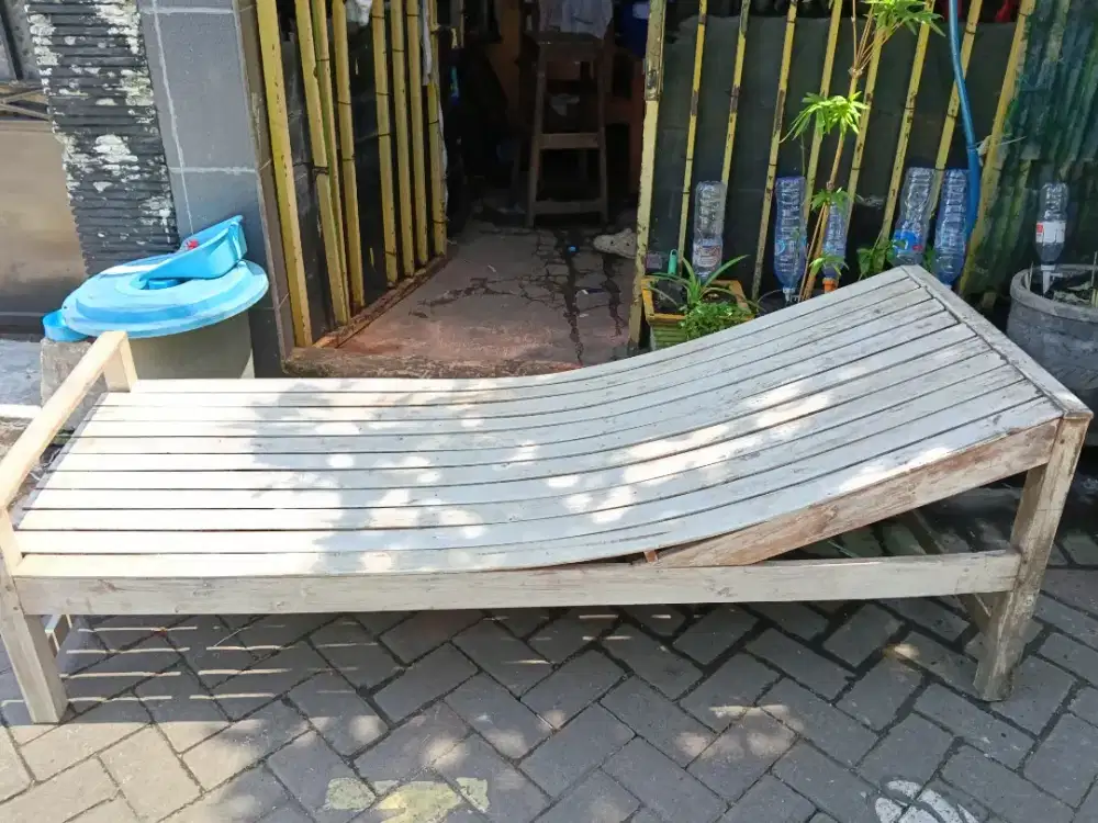 Kursi santai panjang