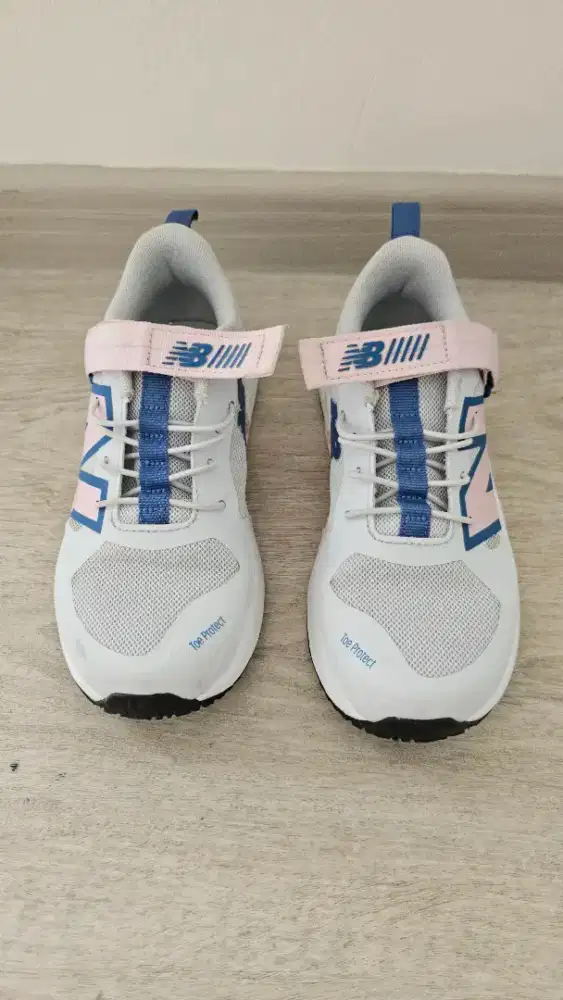 Sepatu anak New Balance size 33.5 EU, Skechers size 31 preloved