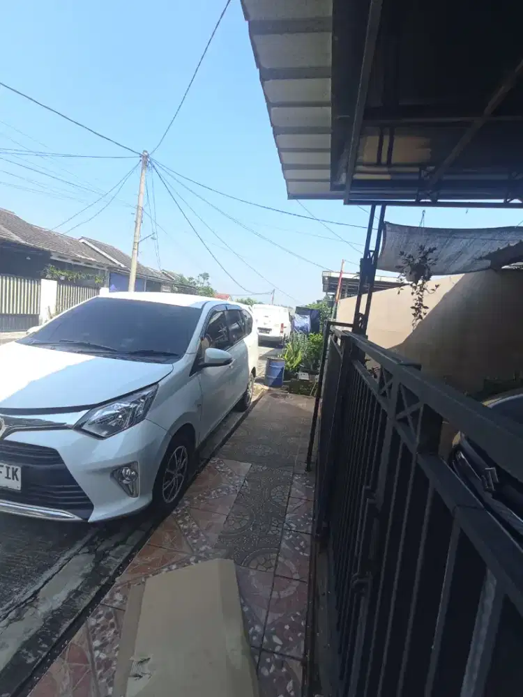 sewa mobil + supir/sopir, harian = bulanan