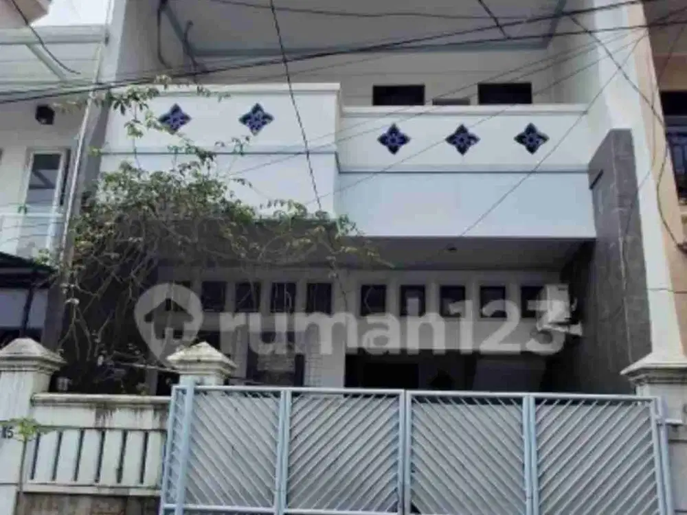 Dijual Rumah 3 Lantai di Tanjung Duren selatan