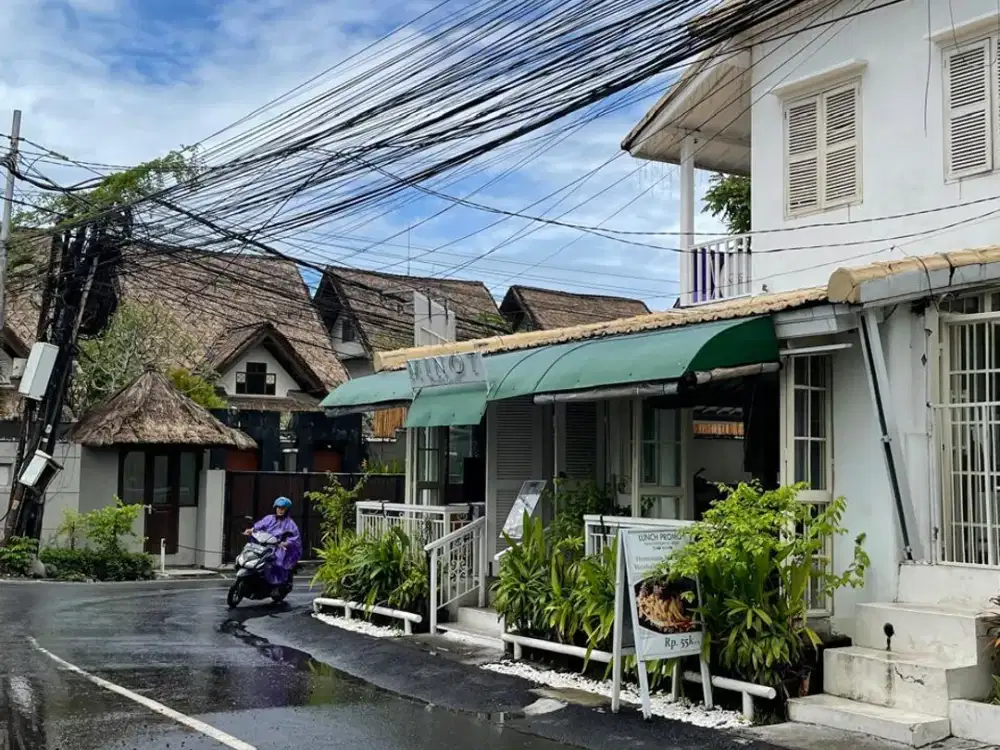 Leased For 7 Years Fully Equipment Restaurant in Seminyak