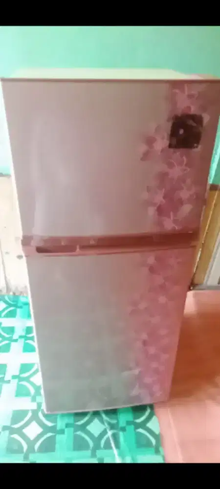 Kulkas 1pintu Sharp kirei siap pakai,no minus.
