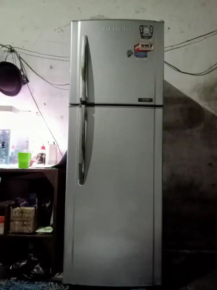 Kulkas Toshiba 2 pintu
