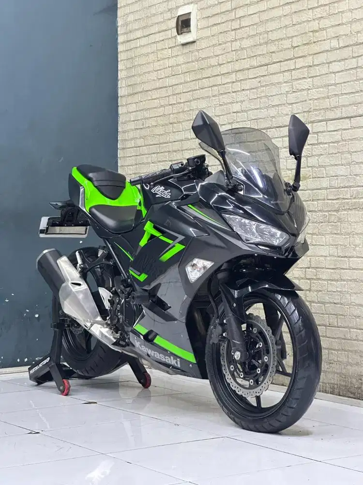 Warna favorite ! Ninja 250 2019 - Wulan mustika