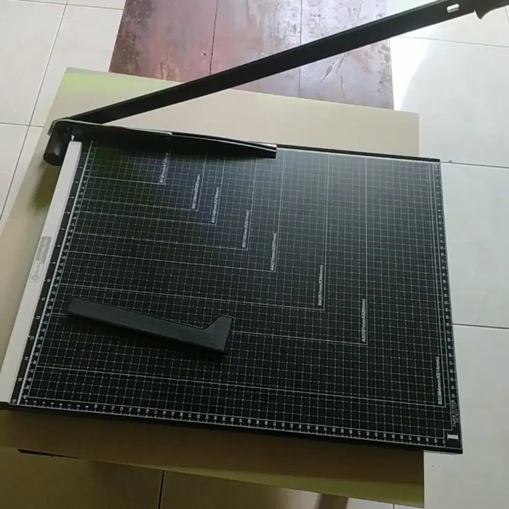 Alat potong kertas A3+