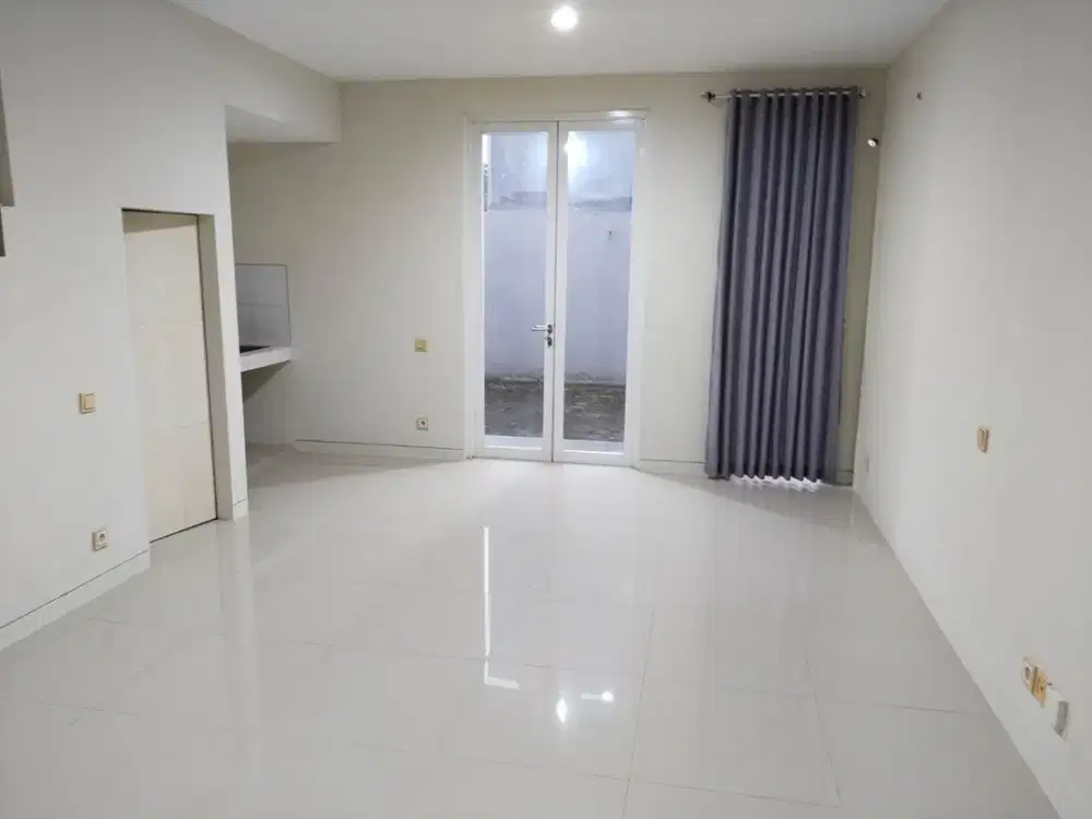 Rumah Siap huni dan Nyaman Citragrand. Sambiroto - 11347