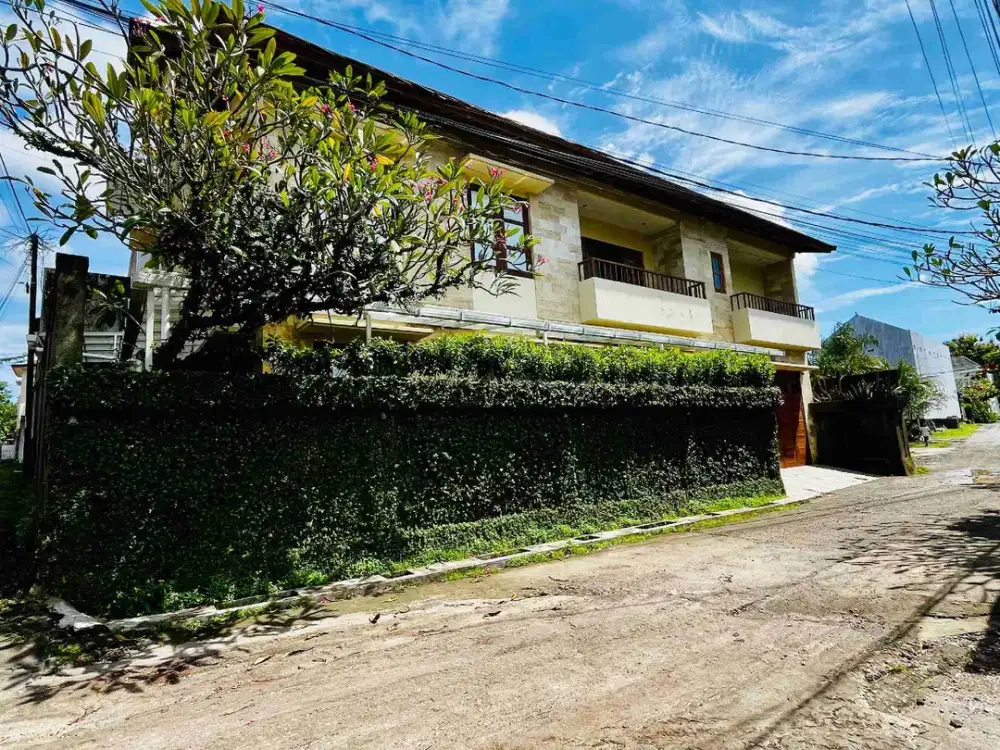 dijual villa 4 bedroom dipurigading jimbaran Badung Bali