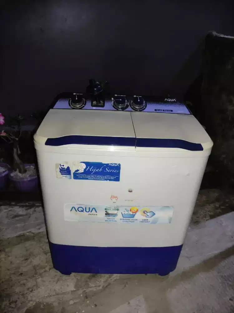 Mesin cuci 2 tabung merk AQUA
