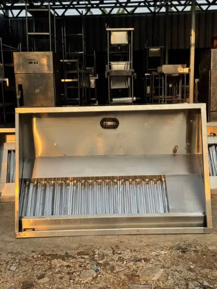 Cooker Hood Include Filter ( baru ), lampu
Uk 185x120x30/60