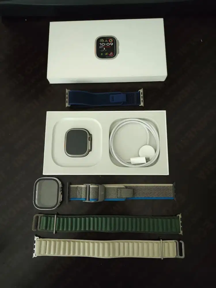Apple watch ultra gen 2 titanium silver 49MM.