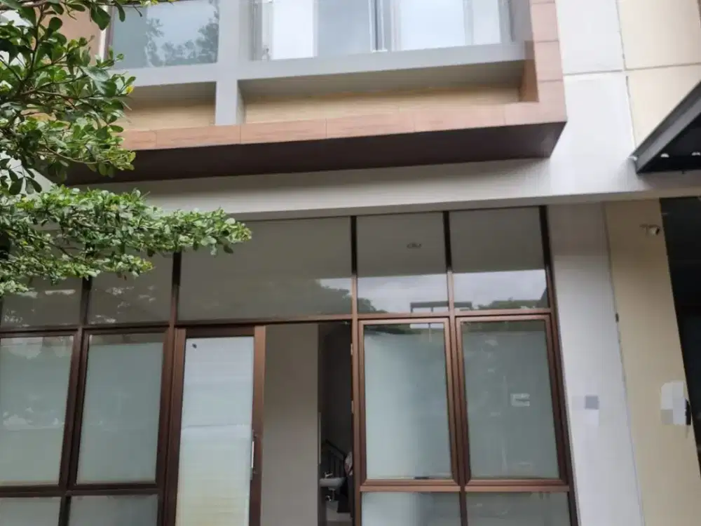 Ruko Strategis Disewakan di Savoy JGC Cakung. Cocok Usaha & Kantor! (037)