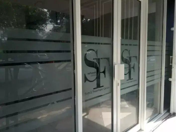 Kaca Film panggilan gedung bisa datang ke rumah dan kantor anda