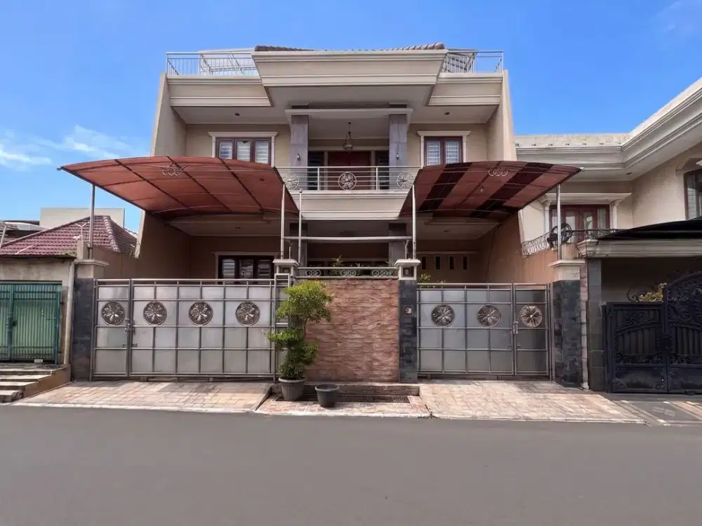 Rumah Mewah 2 Lantai + Rooftop, Akses Jalan 2 Mobil Di Cawang !!!