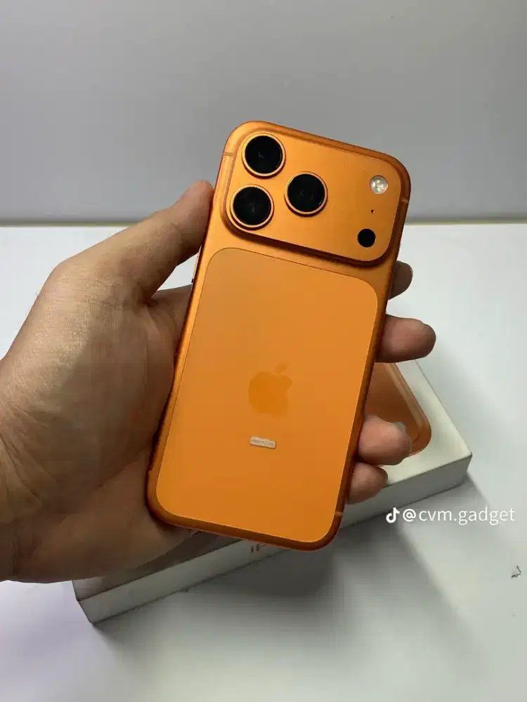 NEW IPHONE 17 PRO 512 COSMIC ORANGE