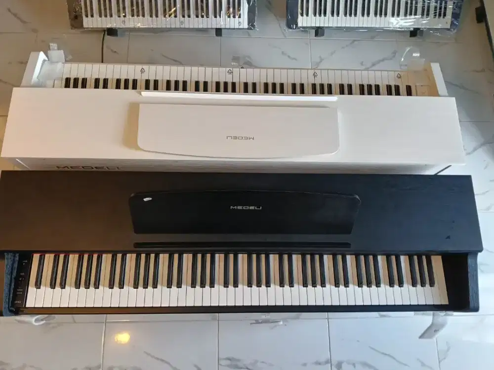 PIANO MEDELI UP82