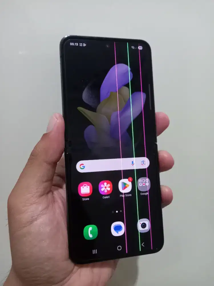 Samsung Z Flip 4 5G Ram 8/256Gb Fullset ada minus dibaca