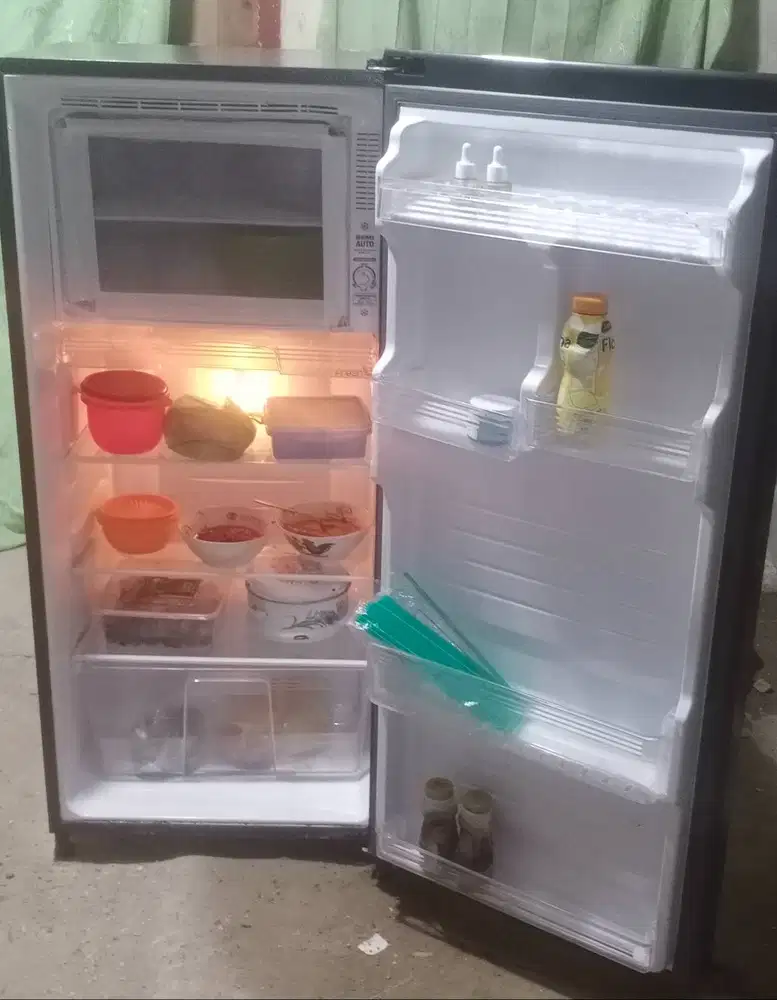 Kulkas 1 pintu SHARP DAUBLE FREZEER JUMBO.