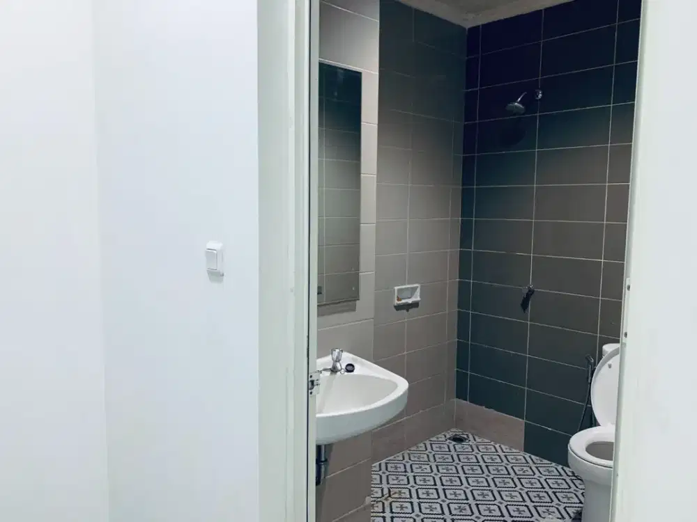 Disewa Ruko 4 Lantai di Cbd Green Lake City Rapih Siap Pakai