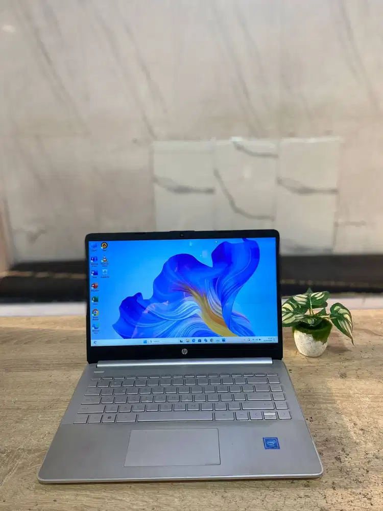 HP 14 Celeron N4120 RAM 8GB Layar touchscreen & Siap Pakai!