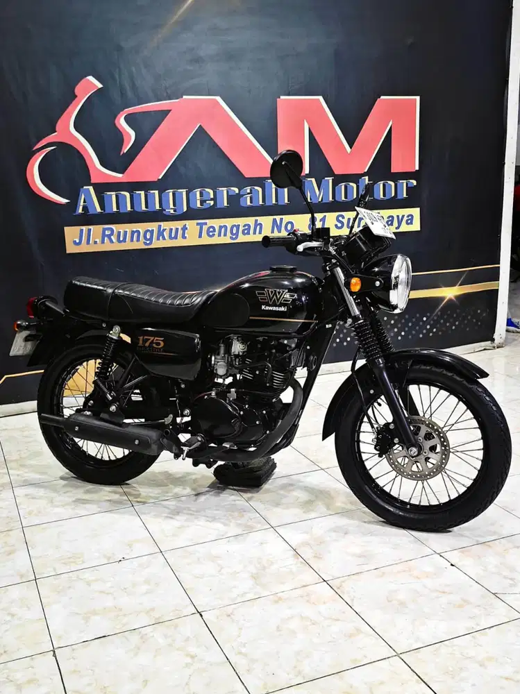 Kawasaki W 175 SE Black Style TH 2024 riding santuy