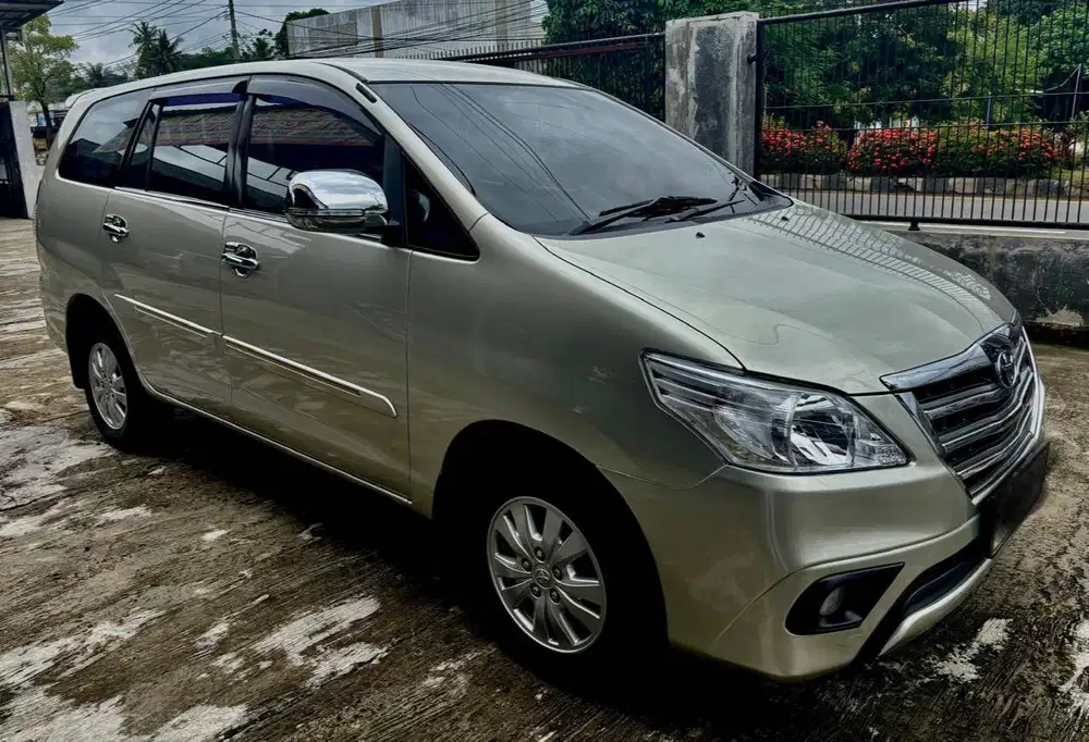 INNOVA 2.5 G AT 2014